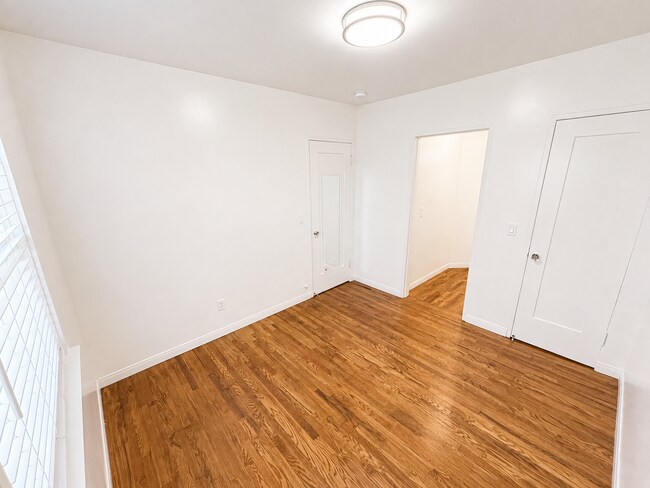 Building Photo - Completely Remodeled Spanish Style Midtown Apartment! Air Conditioning!
