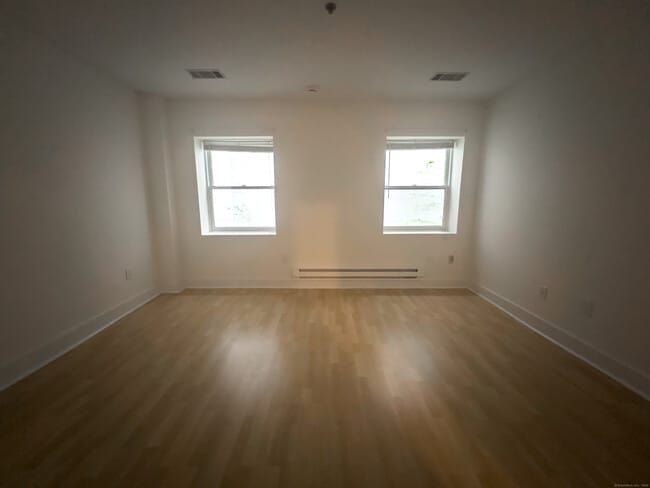 Building Photo - 27 Judd Square