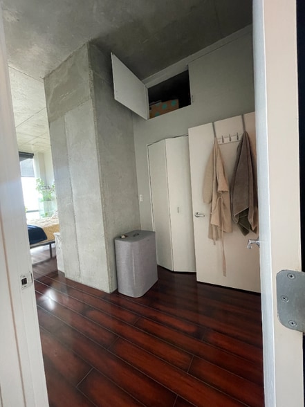 Building Photo - 235 W Van Buren St