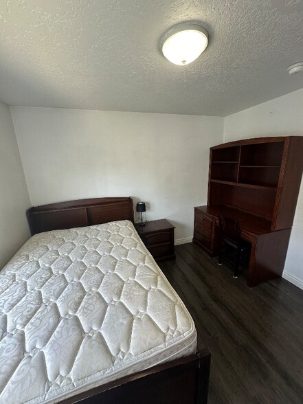 Building Photo - 1559 N 550 W