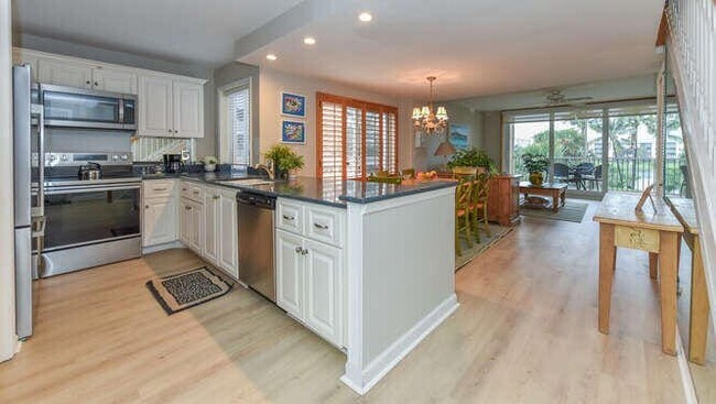 Building Photo - 353 S US HIGHWAY 1