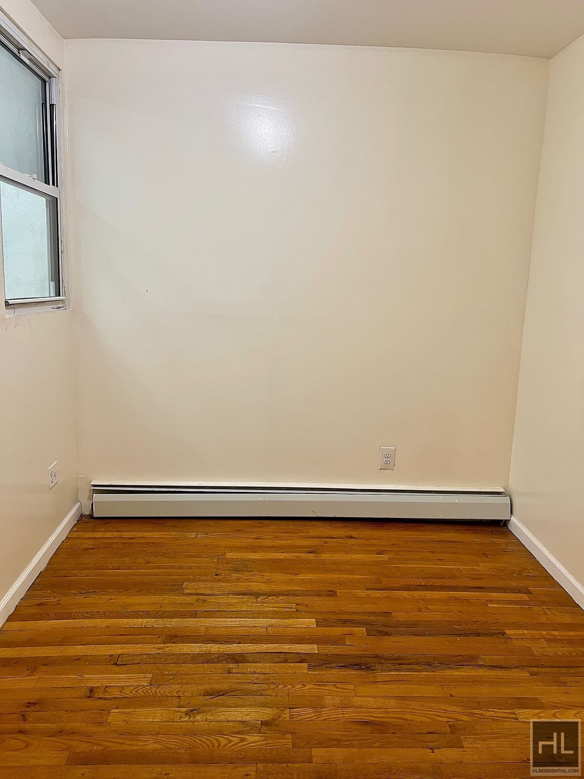 Building Photo - 4BR 1BA Historic Mixed Use Loft w/ Massive...