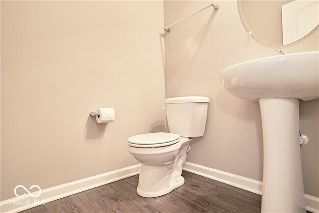 Building Photo - 8709 Rowling Way