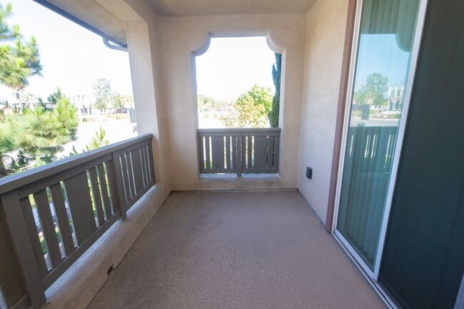 Building Photo - Amazing 3 Bedroom Condo available now! Totally loaded unit, schedule a tour today!