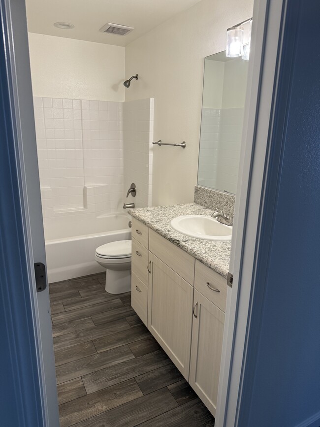 Building Photo - 1147 Dewitt Ave