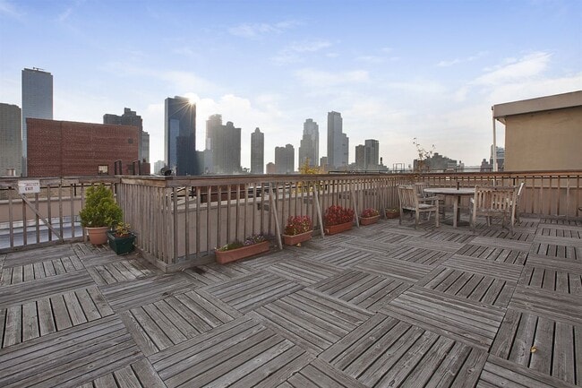 Building Photo - 344 W 49th St