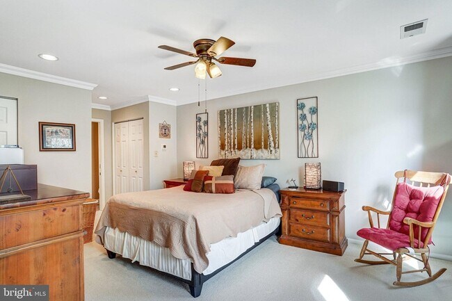 Building Photo - 6302 Shiplett Blvd