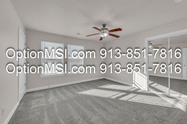 Building Photo - Charming 3-Bedroom Townhouse in Piper School District