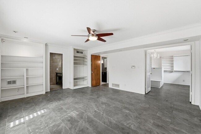 Building Photo - Welcome to this beautiful 5-bedroom, 3-bathroom home in Tempe Arizona!