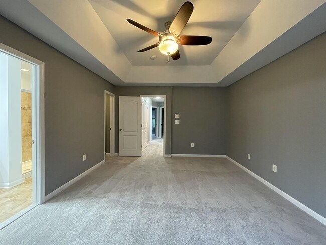 Building Photo - 400 Ava Way NE