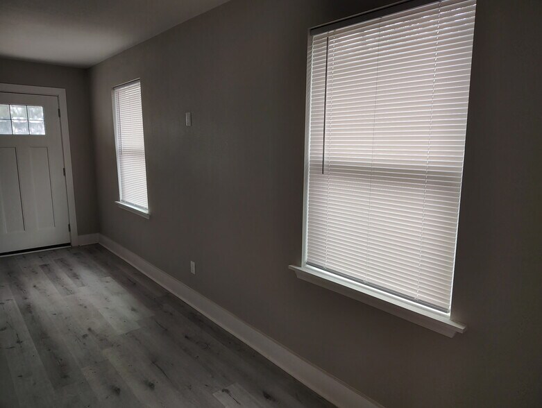 Building Photo - 6603 Narcissus St