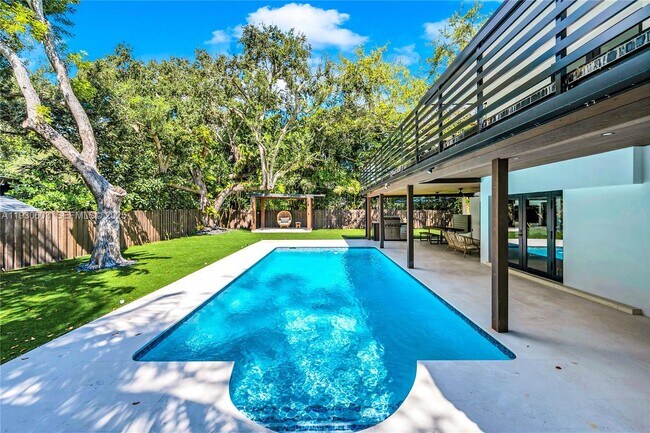 Building Photo - 11340 SW 74th Ct