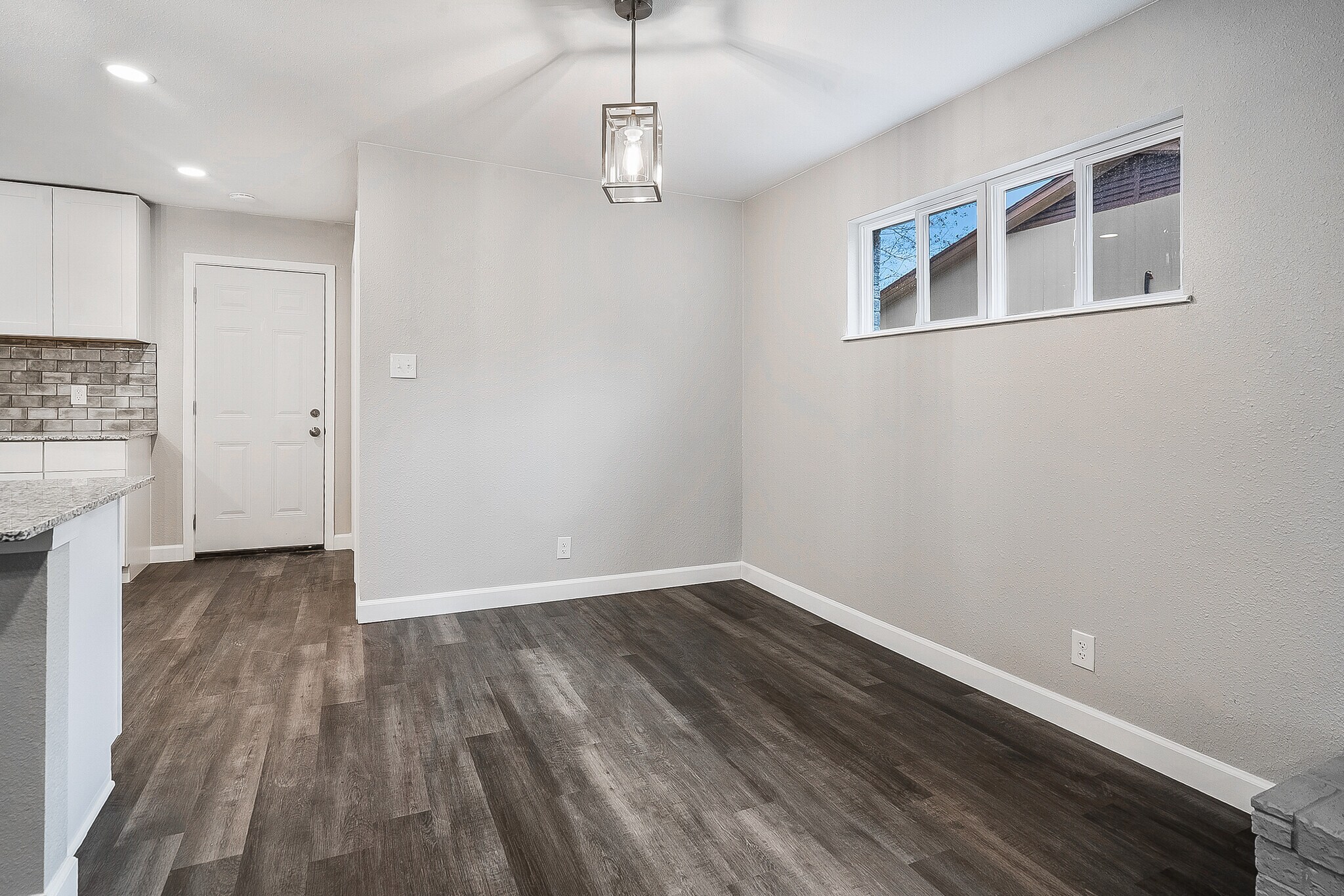 Building Photo - 813 S Valentine Dr