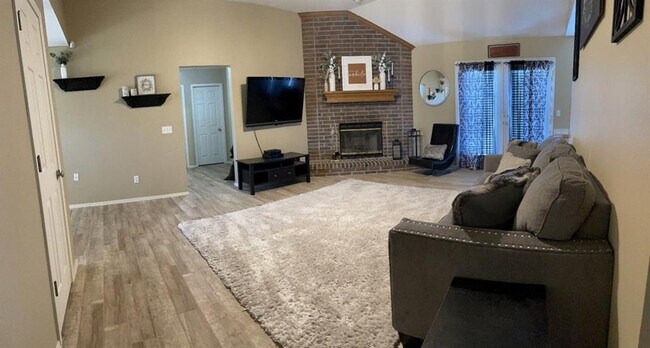 Building Photo - 10413 NW 45th St