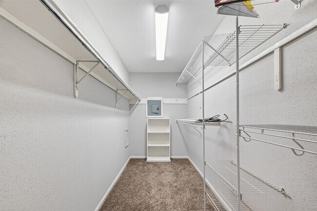 Building Photo - 3700 W Clay St