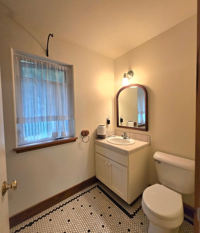 Building Photo - 2 Bedroom, 2 Bathroom Home For Rent in the...
