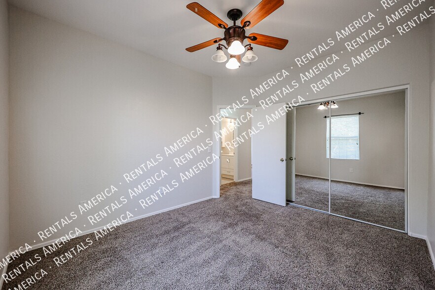 Building Photo - 9233 E Neville Ave