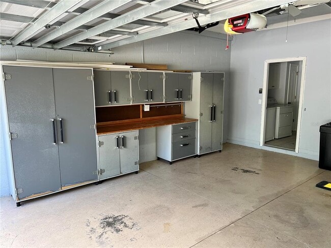 Building Photo - 7405 Surrey Wood Ln