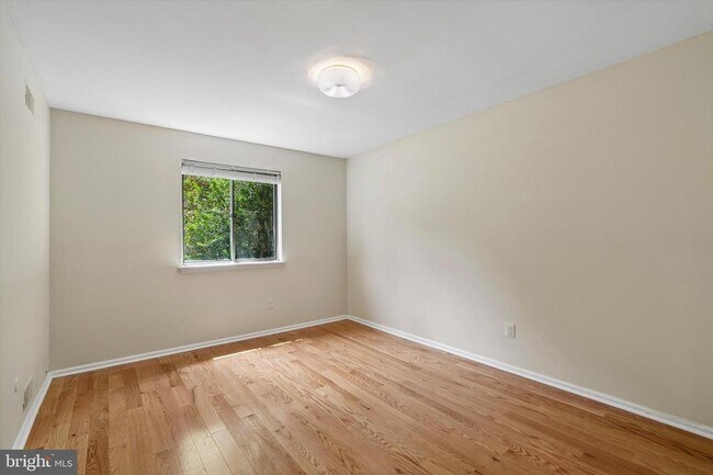 Building Photo - 156 Eaton Dr