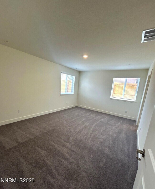 Building Photo - 963 Cascade Range Dr