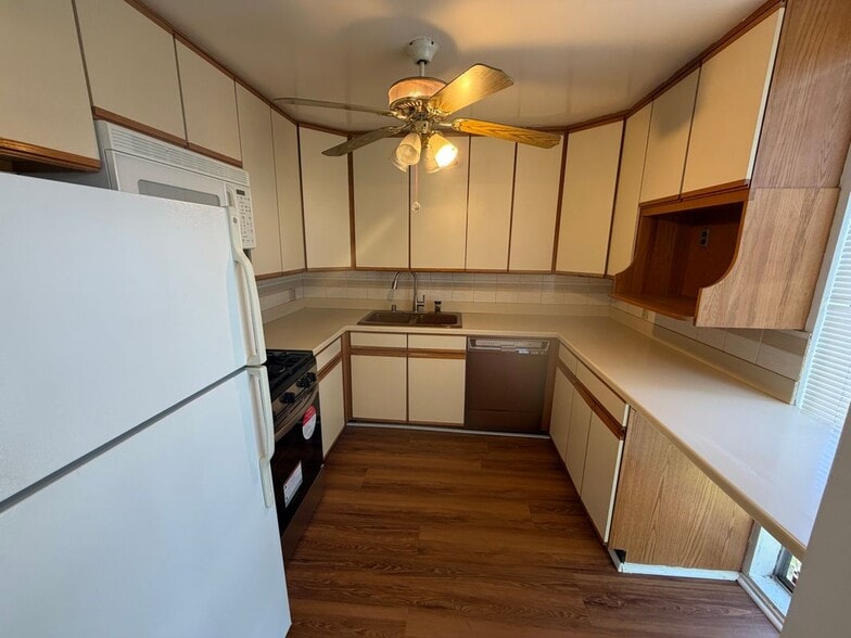 Building Photo - 433 S Palm Dr