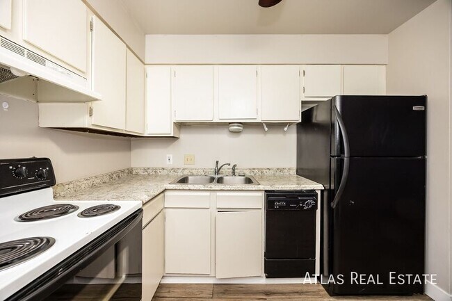 Building Photo - 1809 Eagle View Dr