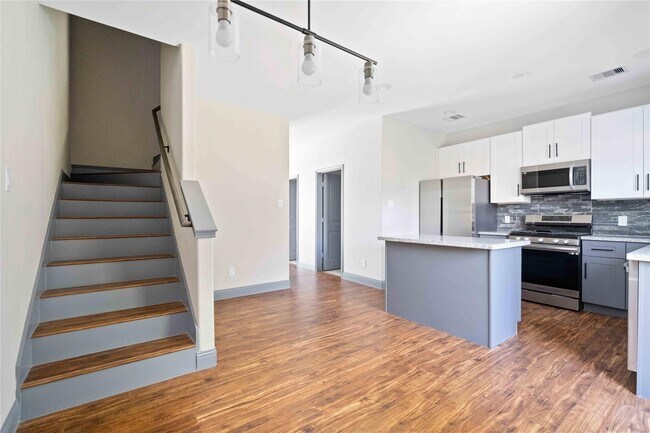 Building Photo - 4506 Mayflower St