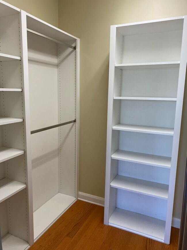 Building Photo - 1567 Napoli Dr W