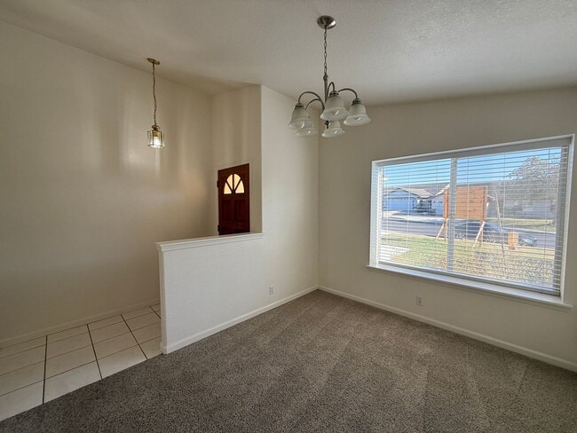 Building Photo - Rolling Hills Single Story Home Includes All Basic Utilities