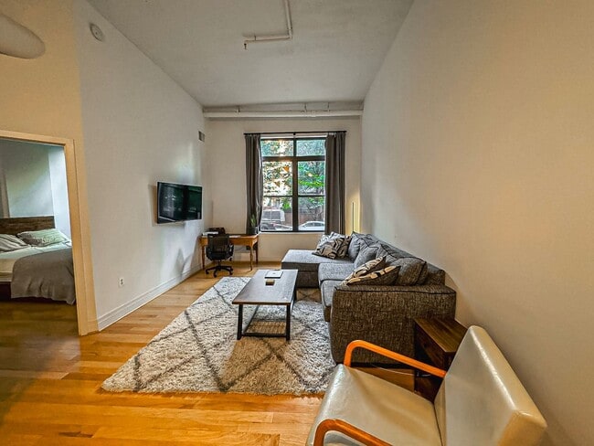 Building Photo - Luxurious 1 Bed 1 Bath Condo In Desired Courthouse Community - Water Included in Rent!