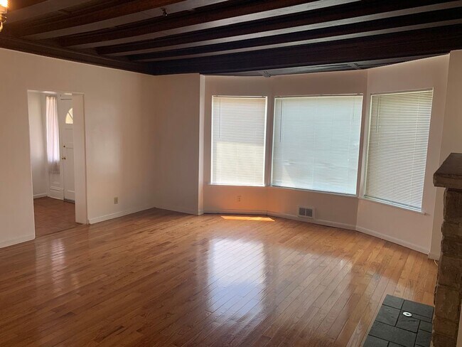 Building Photo - Fantastic Location in the Heart of Squirrel Hill!