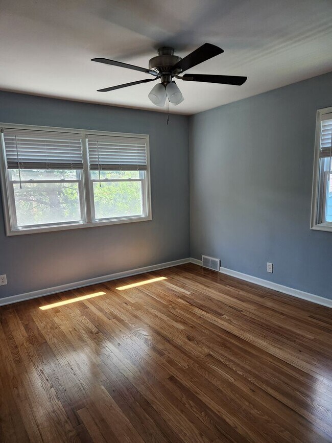 Building Photo - 5901 Charles St