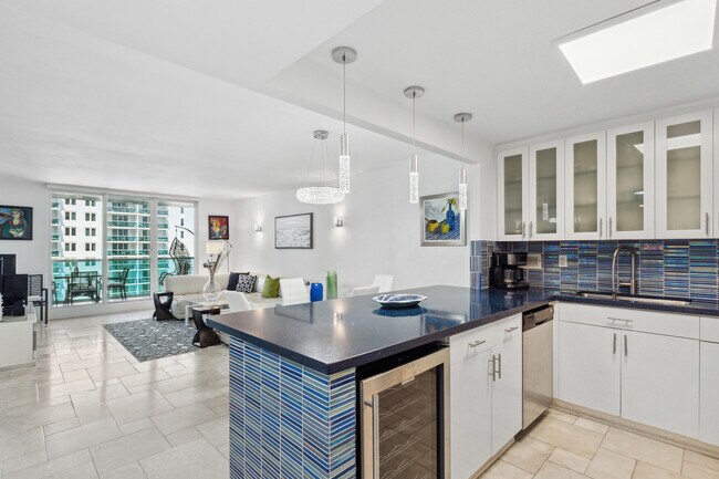 Building Photo - 2301 Collins Ave