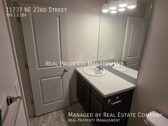 Building Photo - 11737 NE 23rd St