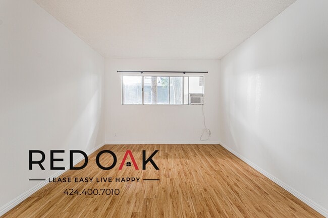 Building Photo - 10535 Lindley Ave