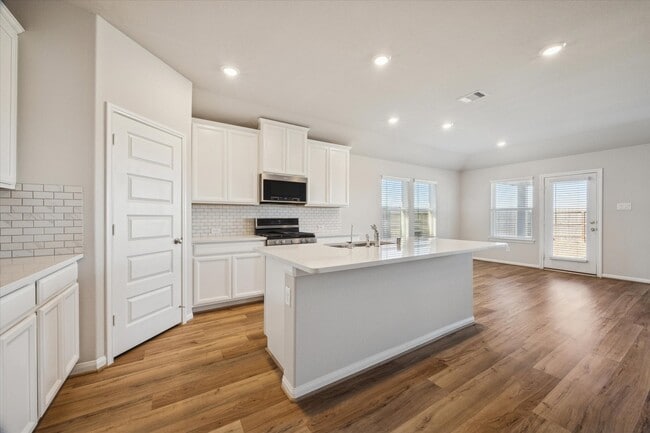 Building Photo - 10008 Deussen Ln