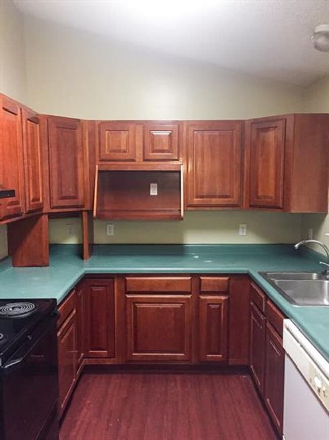 Building Photo - Spacious duplex in Fayetteville!