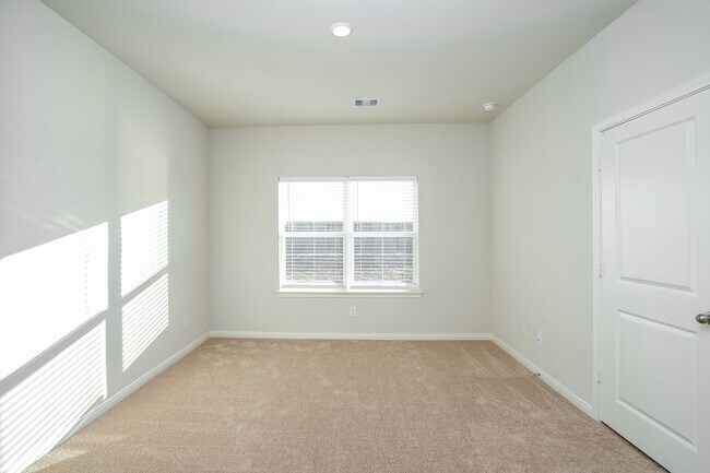 Building Photo - 14001 Freeboard Dr