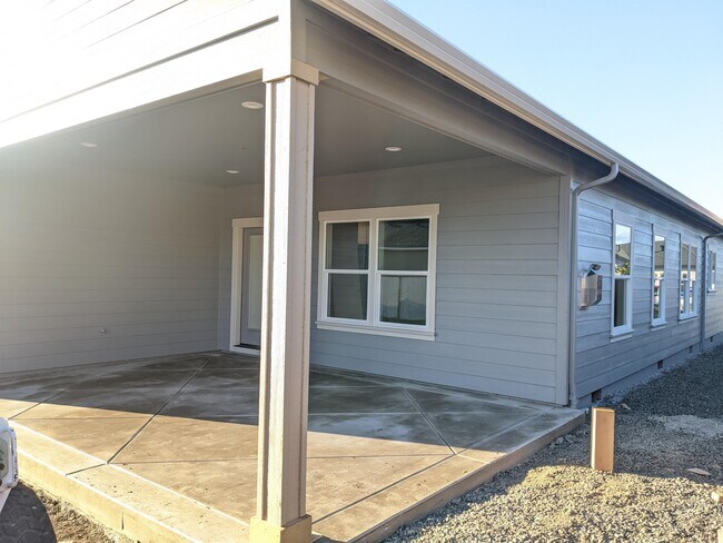 Building Photo - 475 Cheney Loop