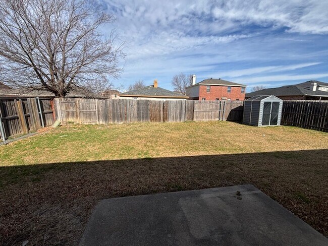 Building Photo - 1 Story Home in Crowlley with Community Pool