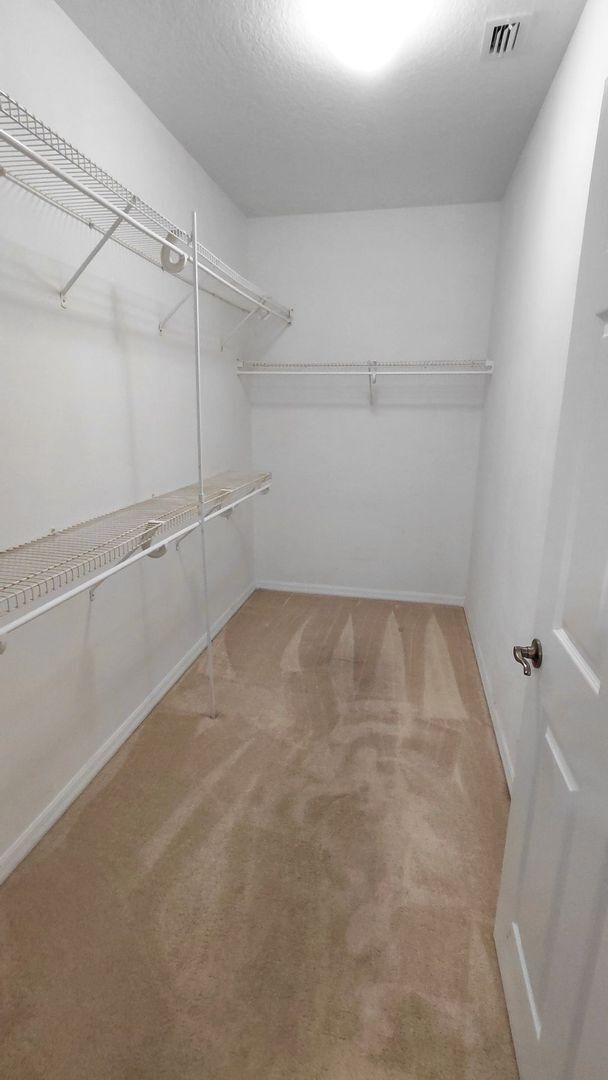 Building Photo - 3 Bedroom, 2 Bath Condo in Lakeside at Lakes of Windermere