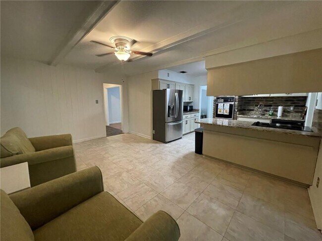 Building Photo - 2760 Brevard Dr