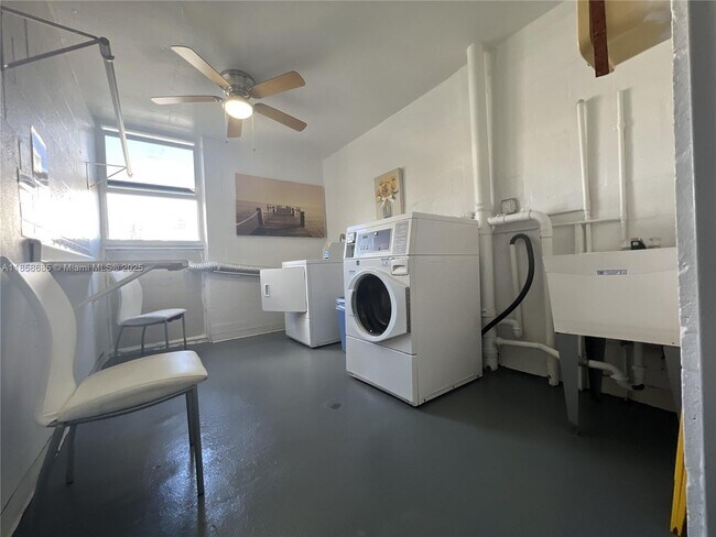 Building Photo - 3750 NE 170th St