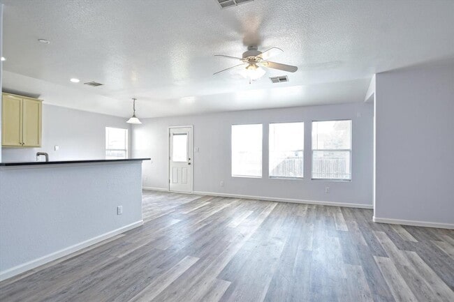Building Photo - 401 Bandara Woods Blvd