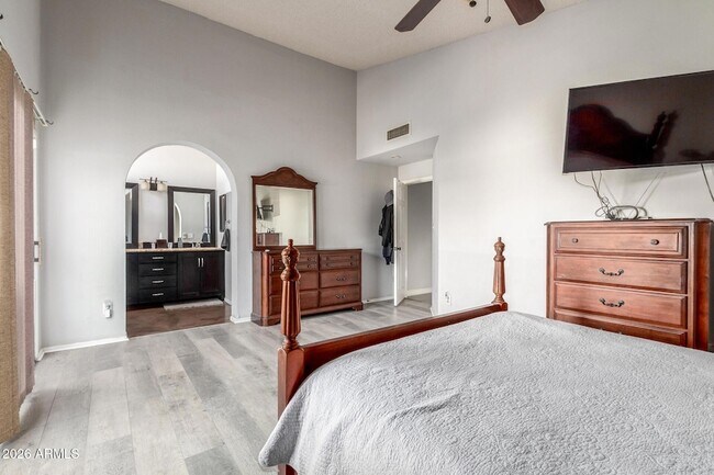 Building Photo - 5210 E Elmwood Cir