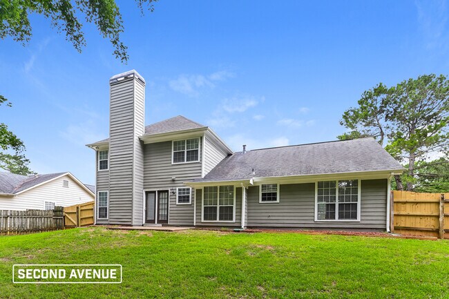 Building Photo - 2411 Windridge Dr NE