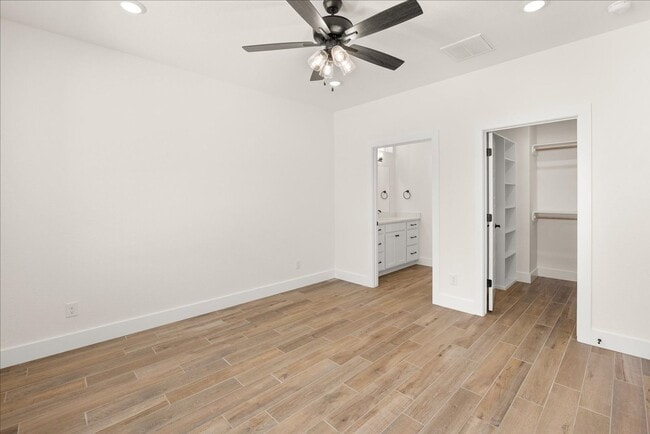 Building Photo - Bright, Spacious, & Beautifully Designed 1 bed 1.5 bath