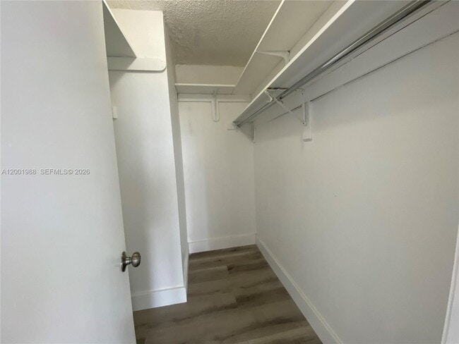 Building Photo - 9320 Fontainebleau Blvd