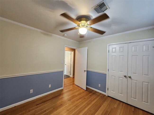 Building Photo - 6418 Woodbrook Ln