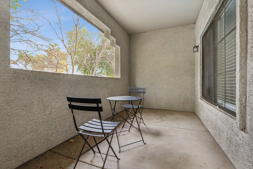 Building Photo - 875 W Pecos Rd